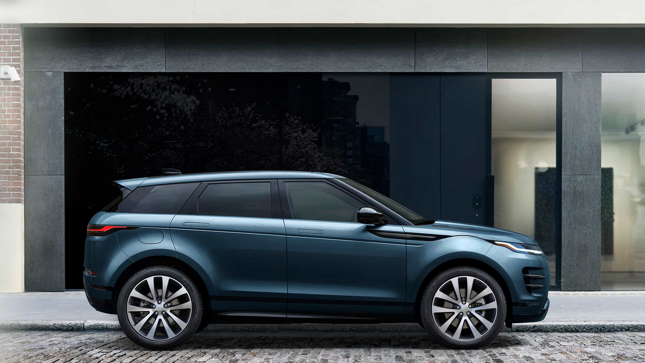 Side view of Range Rover Evoque